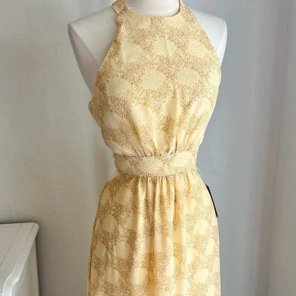 Lush Open Back Tie Waist Halter Maxi Dress in Medallion Print Yellow, Sz S NWT - Picture 3 of 10